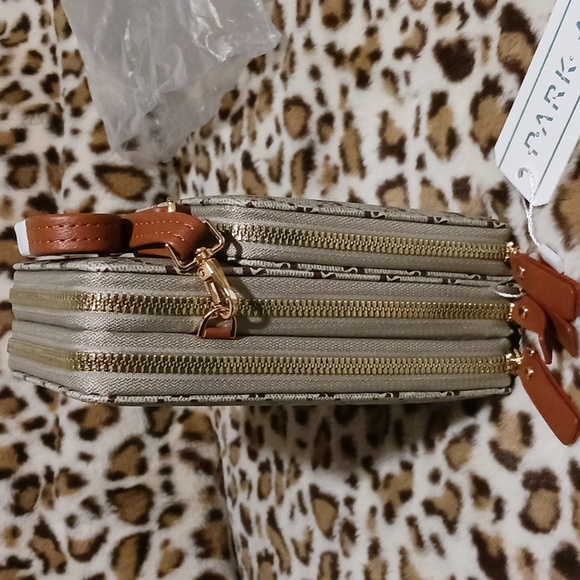 NWT Park Ave Collection Small Crossbody Bag - Picture 3 of 12
